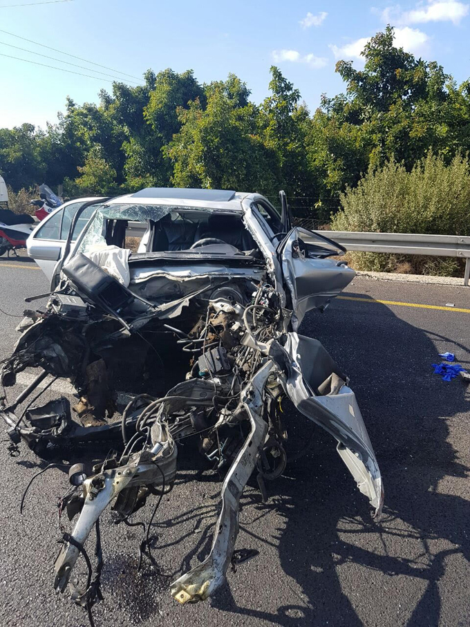 مصرع رجل وإمرأة وإصابة آخرين في حادث طرق